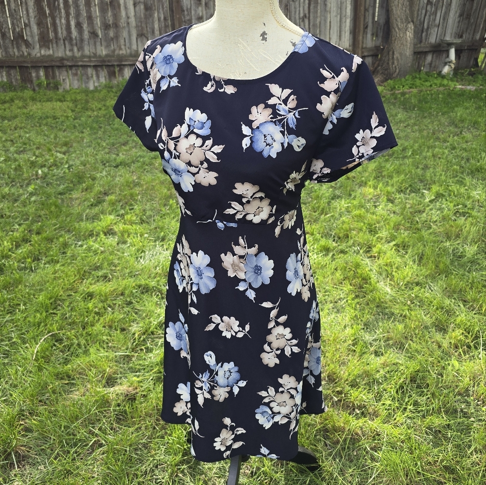 👗 Vintage M Collection Blue Floral Dress